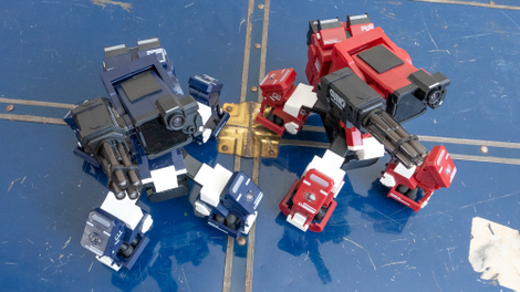 Illustration for article titled These Battling Bots Bring Dystopian Warfare to Your Living Room Floor